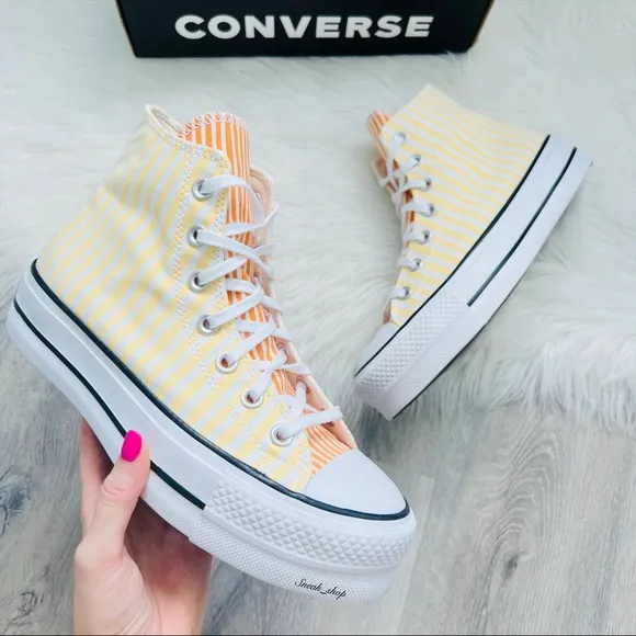 NWT Converse Chuck Taylor All Star Lift Platform Stripes Women’s Shoes