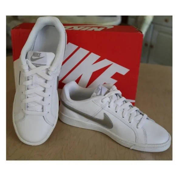 NWT Nike Low Top Sneakers Style 749867 -  White/ Silver, Size 6.5