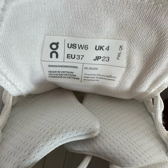 ON CLOUD WOMEN RUNNING size w6