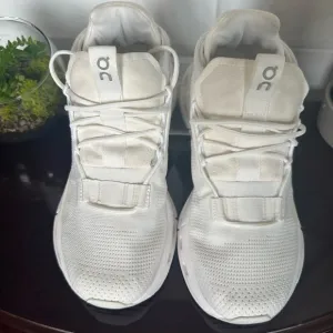 ON CLOUD WOMEN RUNNING size w6