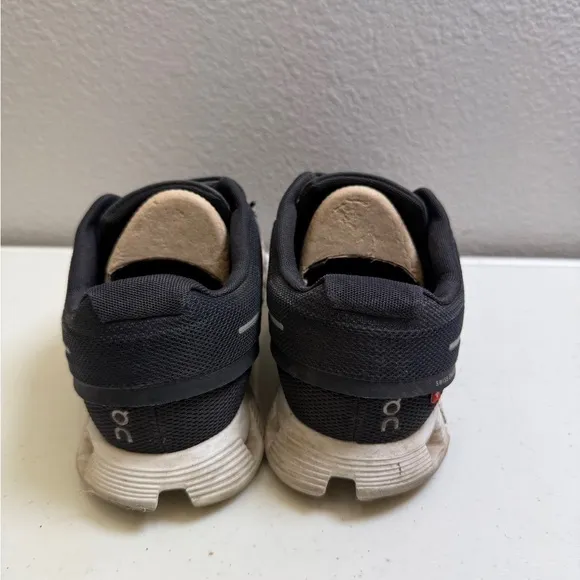 On Running Womens Size 10 Black/White 59.98904 Cloud 5 Running Shoes