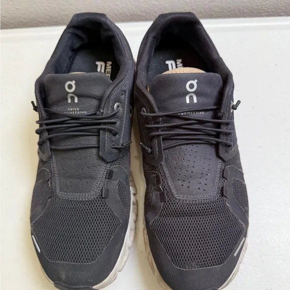 On Running Womens Size 10 Black/White 59.98904 Cloud 5 Running Shoes