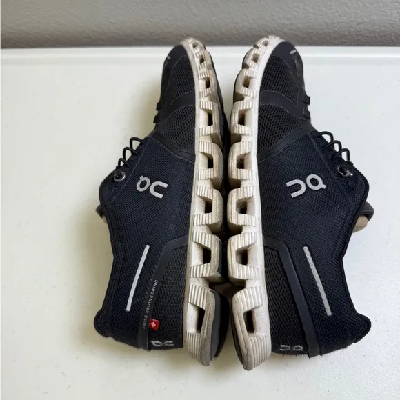 On Running Womens Size 10 Black/White 59.98904 Cloud 5 Running Shoes