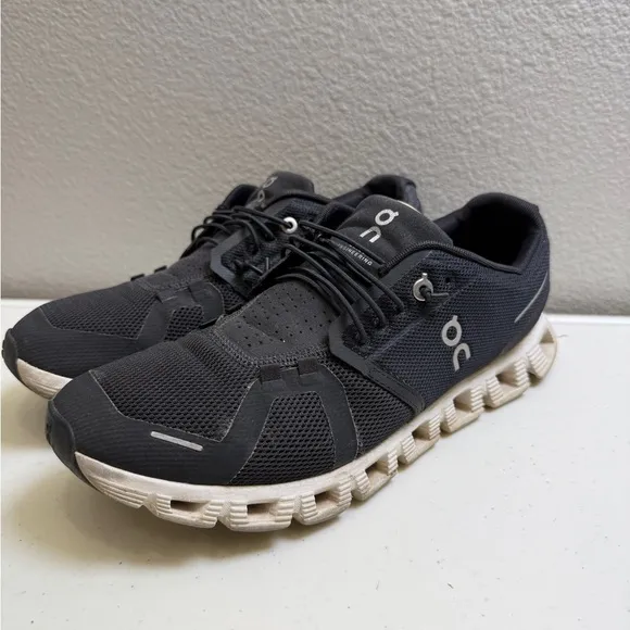 On Running Womens Size 10 Black/White 59.98904 Cloud 5 Running Shoes