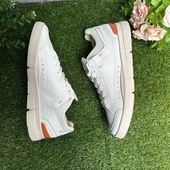 ON W THE ROGER CENTRECOURT size 8.5 new White/ Sienna$229.95