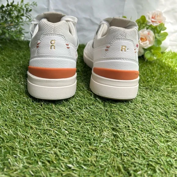 ON W THE ROGER CENTRECOURT size 8.5 new White/ Sienna$229.95