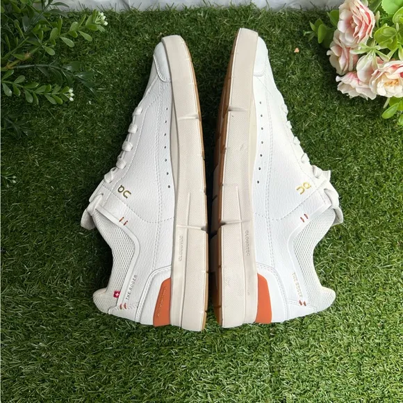 ON W THE ROGER CENTRECOURT size 8.5 new White/ Sienna$229.95