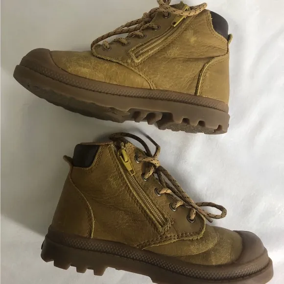 Palladium Size 9.5 PAMPA HI CUFF WATERPROOF