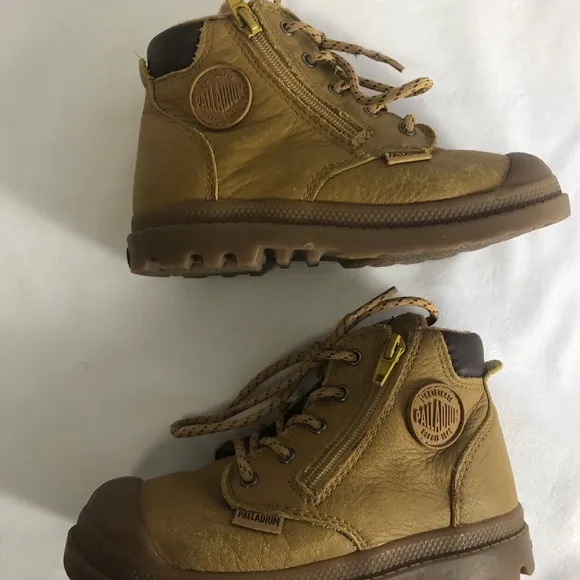 Palladium Size 9.5 PAMPA HI CUFF WATERPROOF