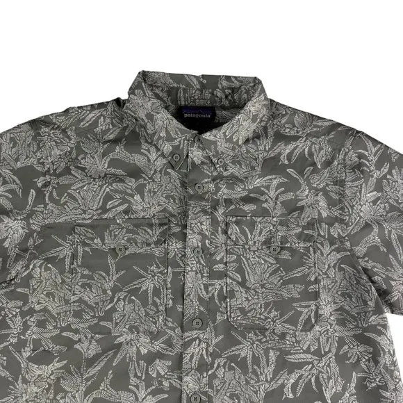 Patagonia Men's Self-Guided Hike Garden Green Hawaiian Shirt Sizes S - M