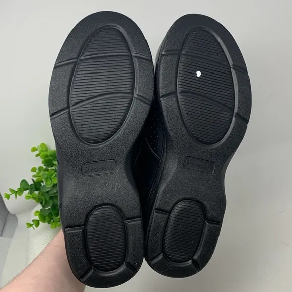 Propet Black Vista Walker Strap Walking Shoes - Size 10.5