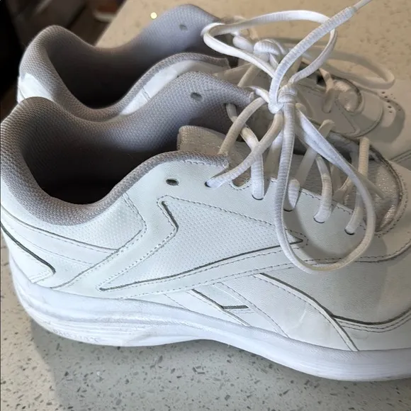 Reebok Men's White Athletic Shoes sz 10 1/2