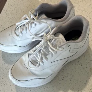 Reebok Men's White Athletic Shoes sz 10 1/2