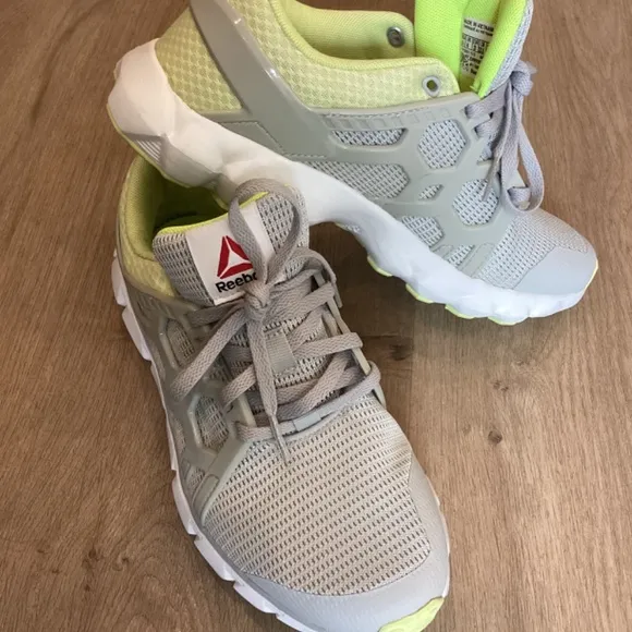 Reebok Mesh Running Sneaker Gray Neon Green Women's Shoes sz 6.5 New