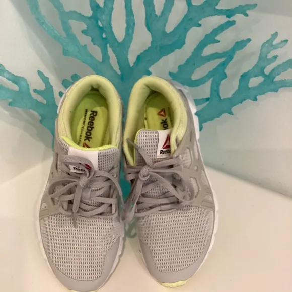 Reebok Mesh Running Sneaker Gray Neon Green Women's Shoes sz 6.5 New