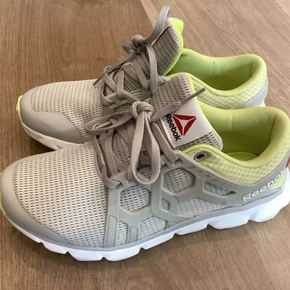 Reebok Mesh Running Sneaker Gray Neon Green Women's Shoes sz 6.5 New