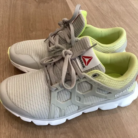 Reebok Mesh Running Sneaker Gray Neon Green Women's Shoes sz 6.5 New