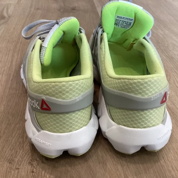 Reebok Mesh Running Sneaker Gray Neon Green Women's Shoes sz 6.5 New