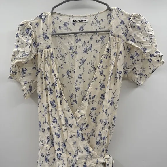 Reformation Ellwood Short Sleeve Wrap Mini Dress in Sinead White Blue Floral M