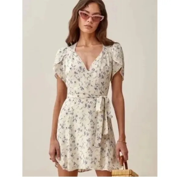 Reformation Ellwood Short Sleeve Wrap Mini Dress in Sinead White Blue Floral M