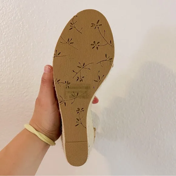 Report Women's Tan Ankle Strap Wedge Sandals Size 7