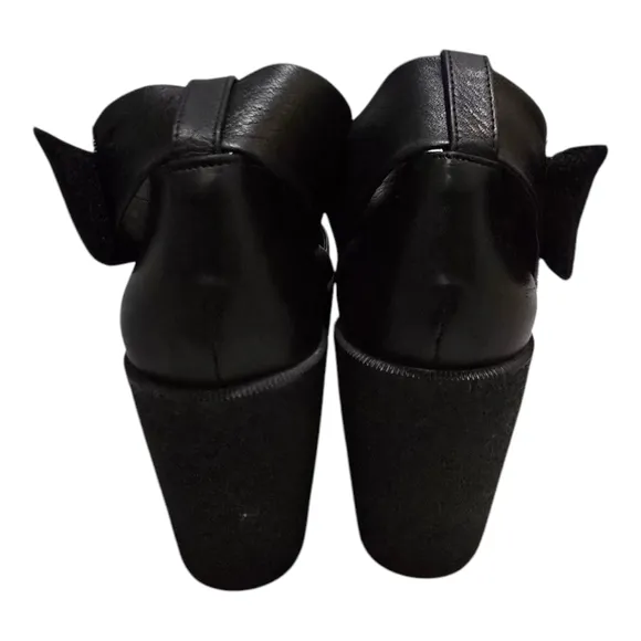 Robert Clergerie Paris Elegant Black Leather Chan Pump Shoes Womans Size 8.5