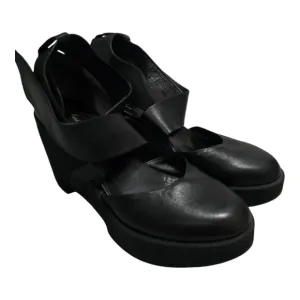 Robert Clergerie Paris Elegant Black Leather Chan Pump Shoes Womans Size 8.5