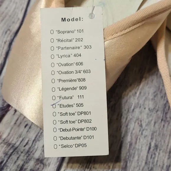 Sansha Etudes 5M Pointe Shoes, NWT