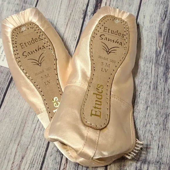 Sansha Etudes 5M Pointe Shoes, NWT