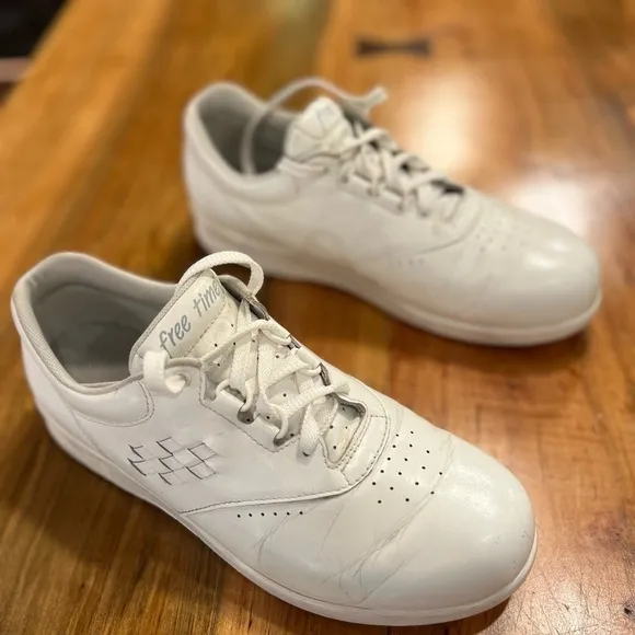 SAS “Free Time” walking shoes size 8M in GUC