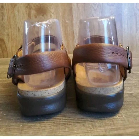 SAS Relaxed Walking Sandals Womens Size 5.5 Brown