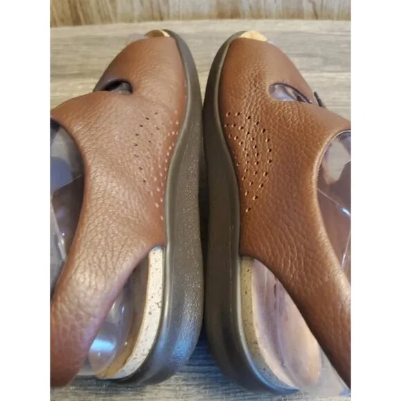 SAS Relaxed Walking Sandals Womens Size 5.5 Brown