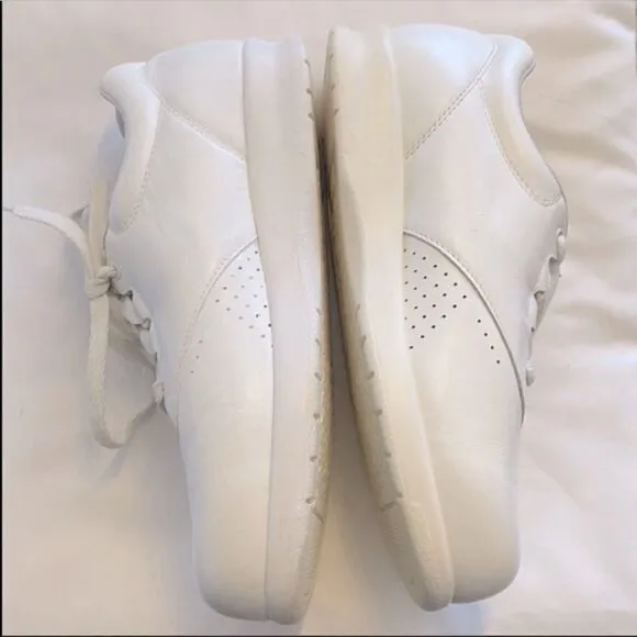 SAS WHITE LEATHER COMFORT SHOES. NEW.
