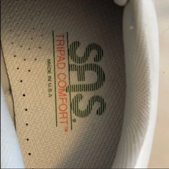 SAS WHITE LEATHER COMFORT SHOES. NEW.