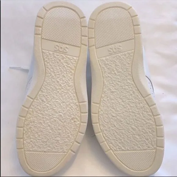 SAS WHITE LEATHER COMFORT SHOES. NEW.