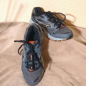 SAUCONY RUNNING SHOES
