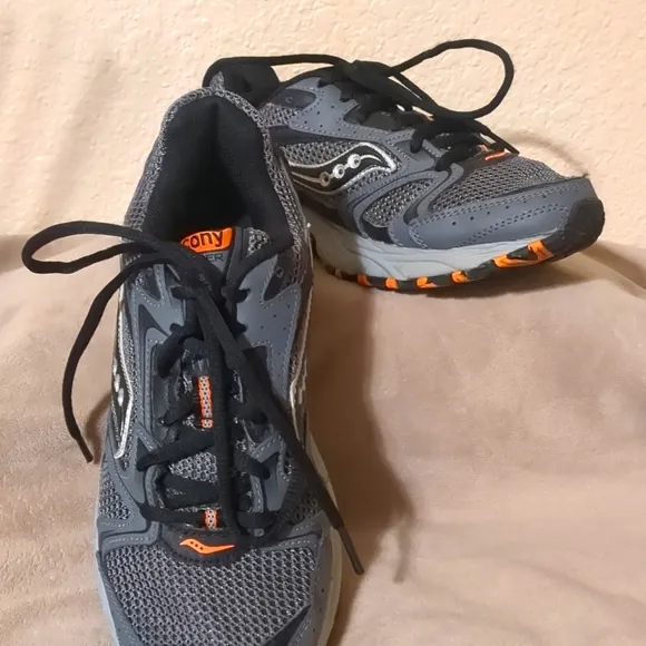 SAUCONY RUNNING SHOES