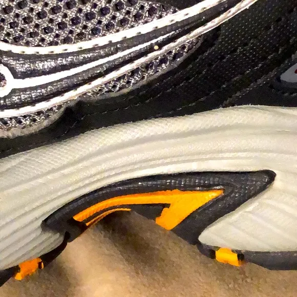 SAUCONY RUNNING SHOES
