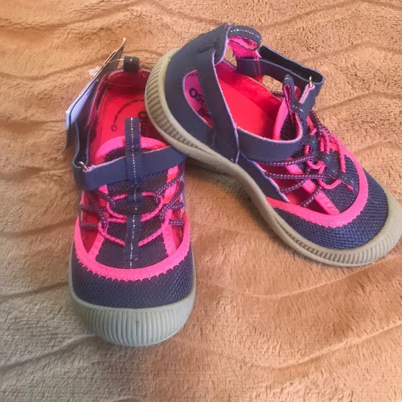 Shoe lot size 9