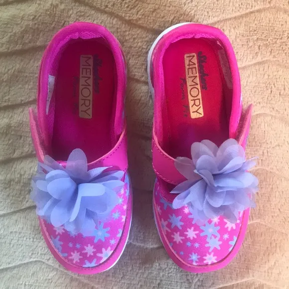 Shoe lot size 9