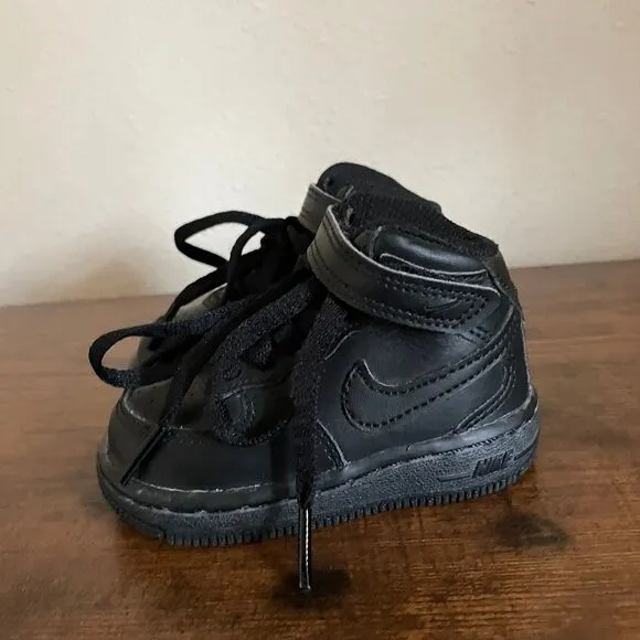 Size 4 / Baby Boy Nike Shoes Bundle