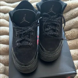 Size 5y Boys Jordan Sneakers