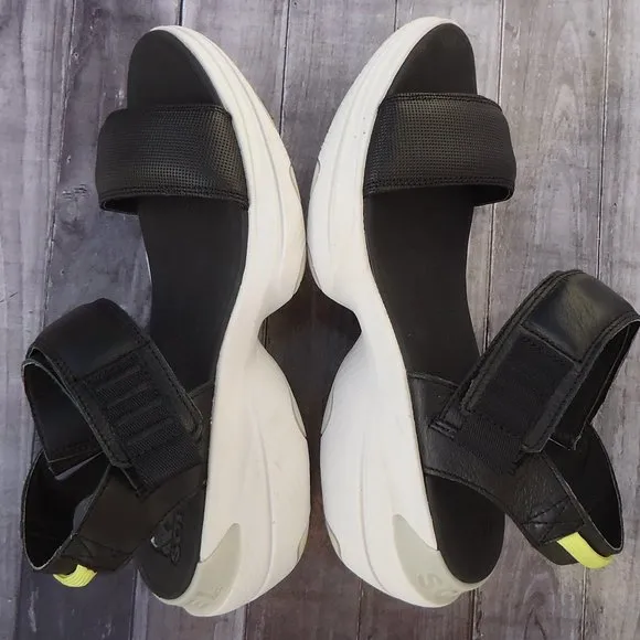 SIZE 8.5. SOREL Explorer Blitz Stride Black Sandals Shoe.