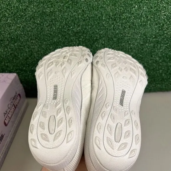 Skechers Breathe Easy Loafers Womens 7 M White Shoes Slip On Comfort Walking NEW