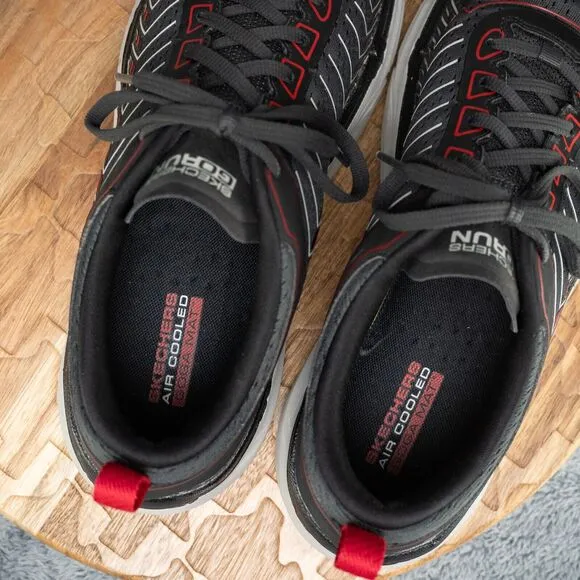 SKECHERS Men's Max Cushioning Premier - Men's 11 Black/Red/White (220070/BKWR)