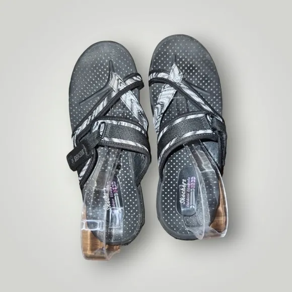 Skechers Women's Black and White Slip On Sz 10 SN40798 Outdoor Sandals