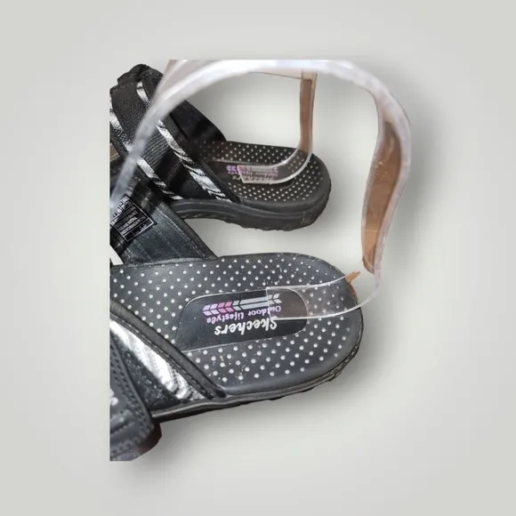 Skechers Women's Black and White Slip On Sz 10 SN40798 Outdoor Sandals