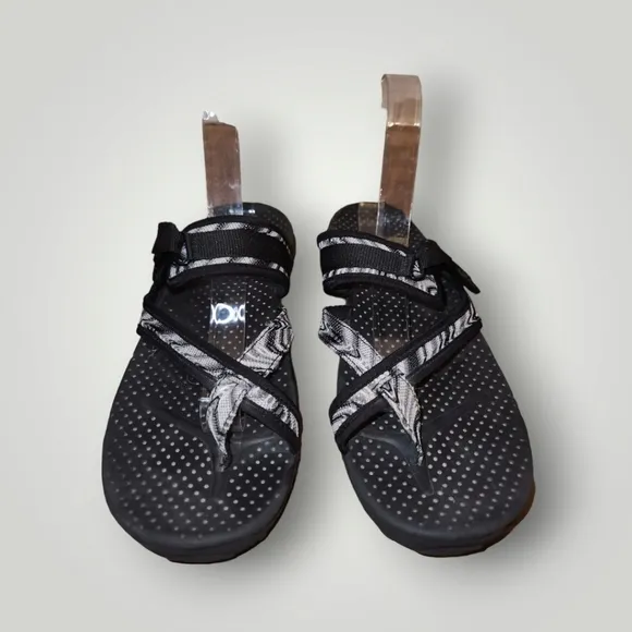 Skechers Women's Black and White Slip On Sz 10 SN40798 Outdoor Sandals