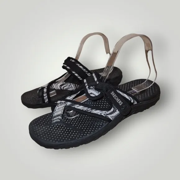 Skechers Women's Black and White Slip On Sz 10 SN40798 Outdoor Sandals