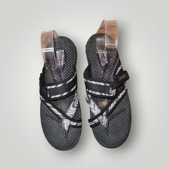 Skechers Women's Black and White Slip On Sz 10 SN40798 Outdoor Sandals